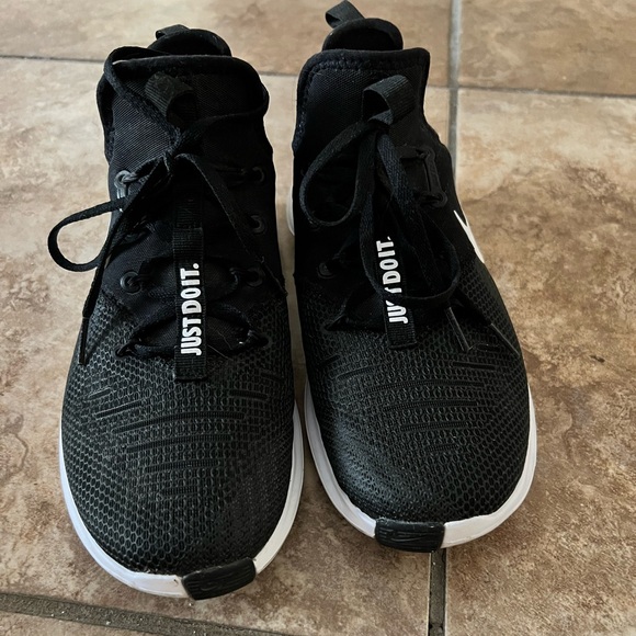 Black and white Nikes sneakers - Picture 4 of 4